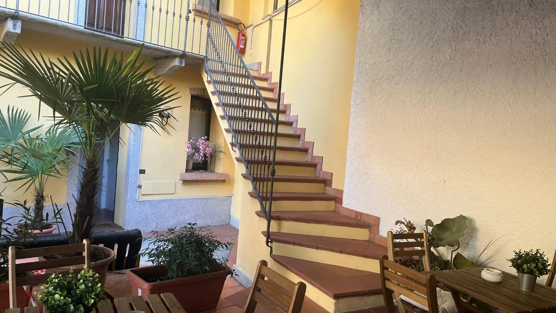 Aparthotel Monolocale Beatrice Abbadesse Guest House Milan